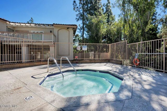 697 Sutton Crest Trail 302, Oak Park, CA 91377