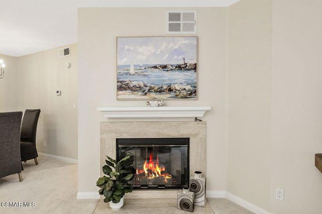 697 Sutton Crest Trail 302, Oak Park, CA 91377