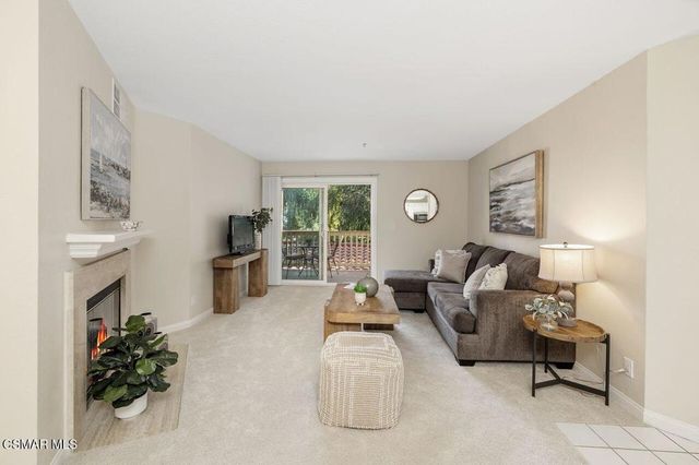 697 Sutton Crest Trail 302, Oak Park, CA 91377