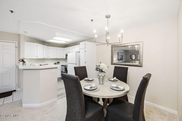 697 Sutton Crest Trail 302, Oak Park, CA 91377