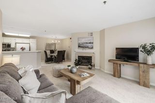 697 Sutton Crest Trail 302, Oak Park, CA 91377