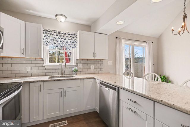 20 NANCY LOPEZ LN, Etters, PA 17319