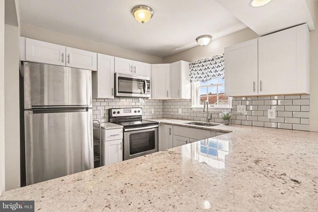 20 NANCY LOPEZ LN, Etters, PA 17319