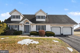 20 NANCY LOPEZ LN, Etters, PA 17319