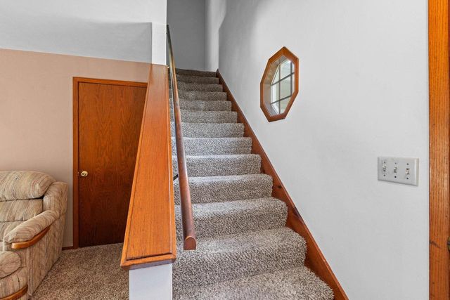 1633 W WEILAND LANE, Appleton, WI 54914