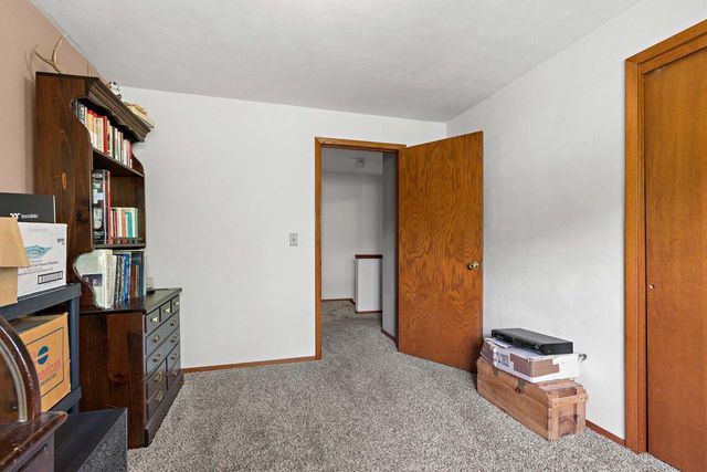 1633 W WEILAND LANE, Appleton, WI 54914