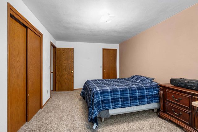 1633 W WEILAND LANE, Appleton, WI 54914