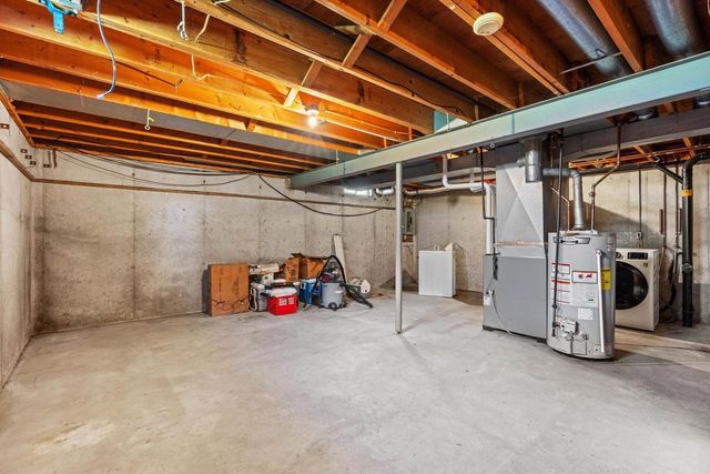 1633 W WEILAND LANE, Appleton, WI 54914