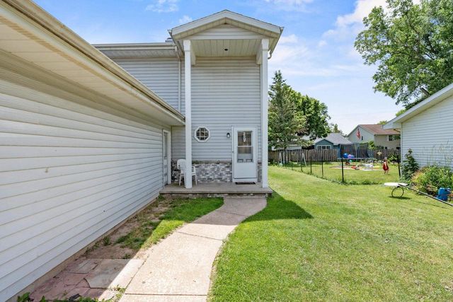 1633 W WEILAND LANE, Appleton, WI 54914