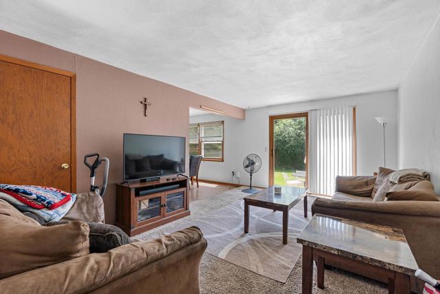1633 W WEILAND LANE, Appleton, WI 54914