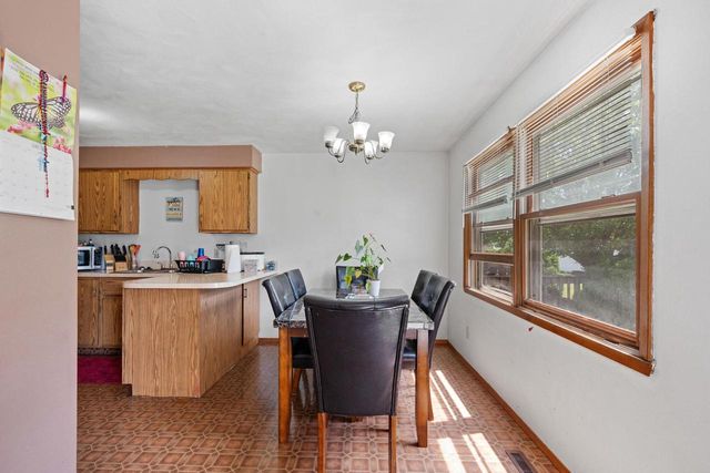 1633 W WEILAND LANE, Appleton, WI 54914