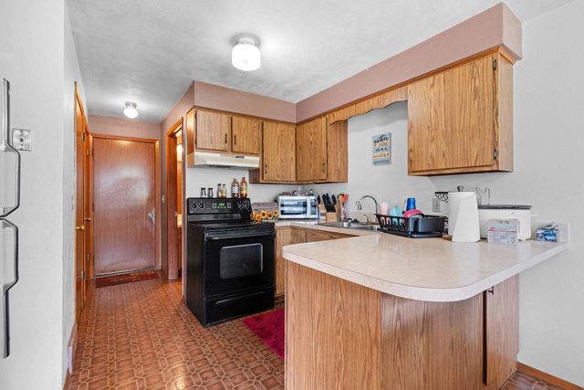 1633 W WEILAND LANE, Appleton, WI 54914