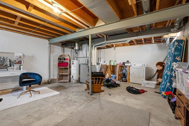 1633 W WEILAND LANE, Appleton, WI 54914