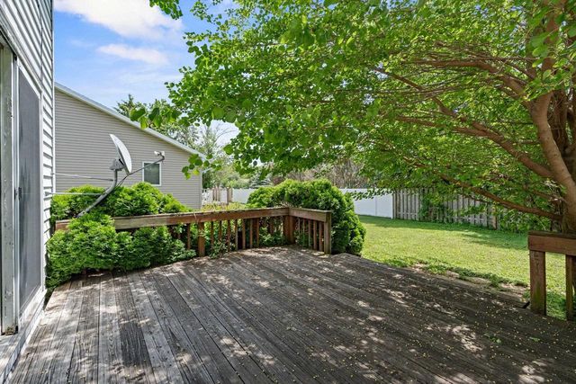 1633 W WEILAND LANE, Appleton, WI 54914