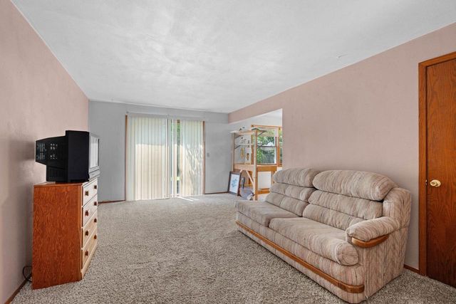 1633 W WEILAND LANE, Appleton, WI 54914