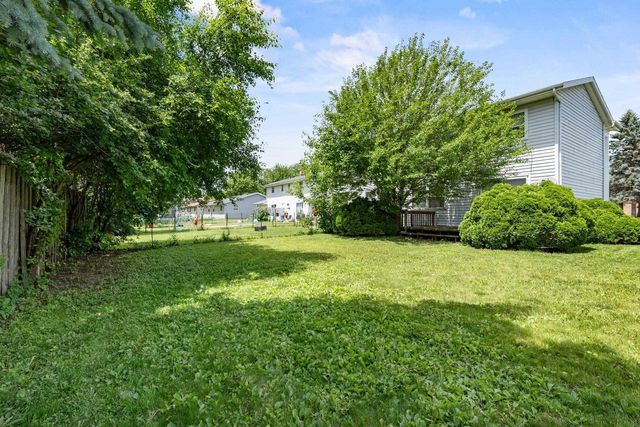 1633 W WEILAND LANE, Appleton, WI 54914