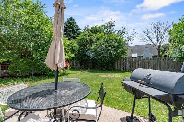 1633 W WEILAND LANE, Appleton, WI 54914