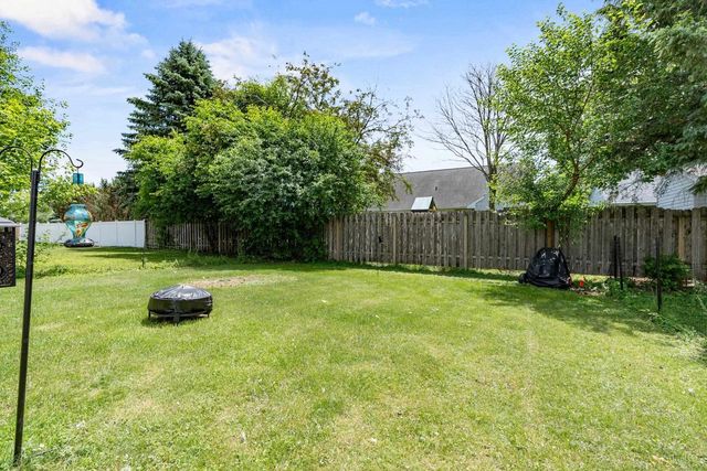 1633 W WEILAND LANE, Appleton, WI 54914