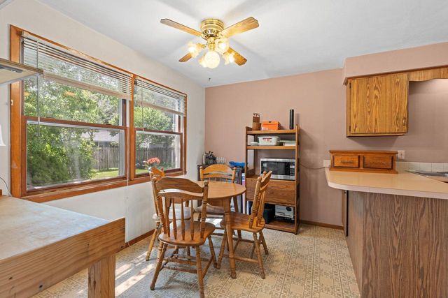 1633 W WEILAND LANE, Appleton, WI 54914