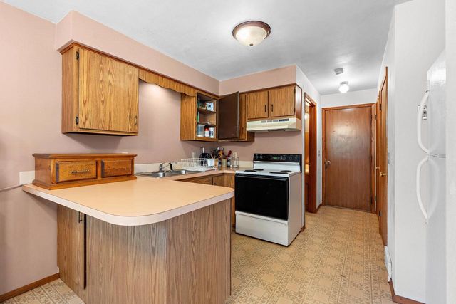 1633 W WEILAND LANE, Appleton, WI 54914
