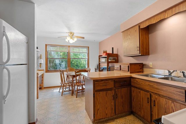 1633 W WEILAND LANE, Appleton, WI 54914