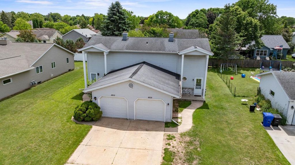 1633 W WEILAND LANE, Appleton, WI 54914