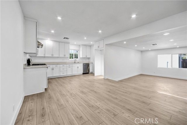 14857 Tuba, San Fernando, CA 91345