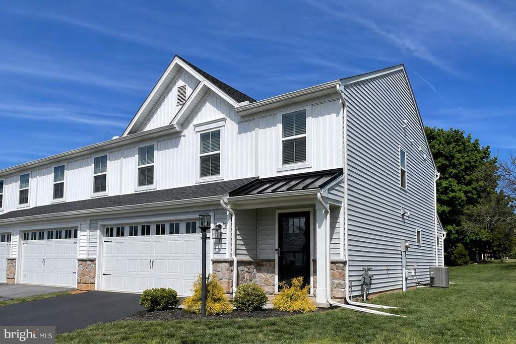 11 SHILLINGTON LANE, Carlisle, PA 17013