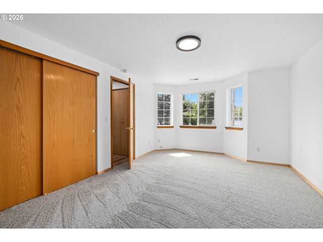12037 Se RAYMOND St, Portland, OR 97266