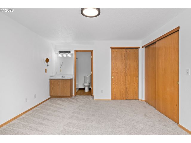 12037 Se RAYMOND St, Portland, OR 97266