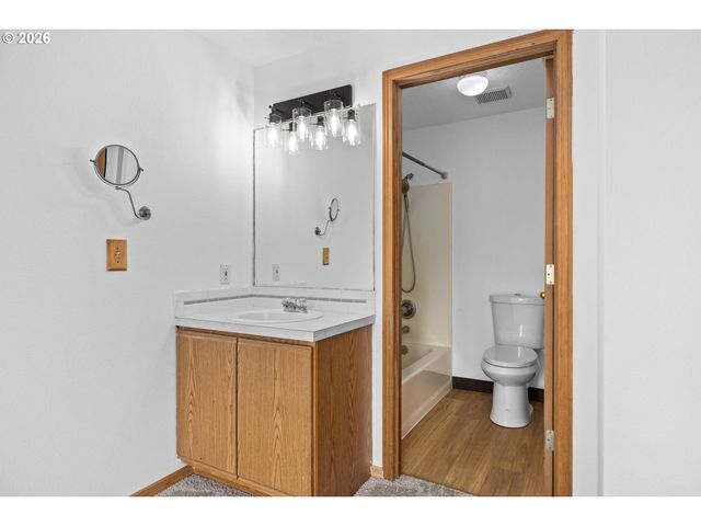12037 Se RAYMOND St, Portland, OR 97266