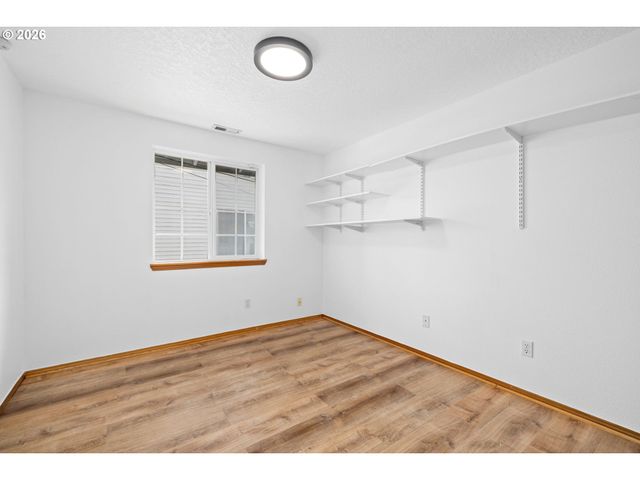 12037 Se RAYMOND St, Portland, OR 97266