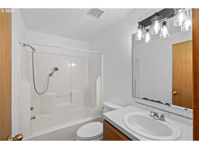 12037 Se RAYMOND St, Portland, OR 97266