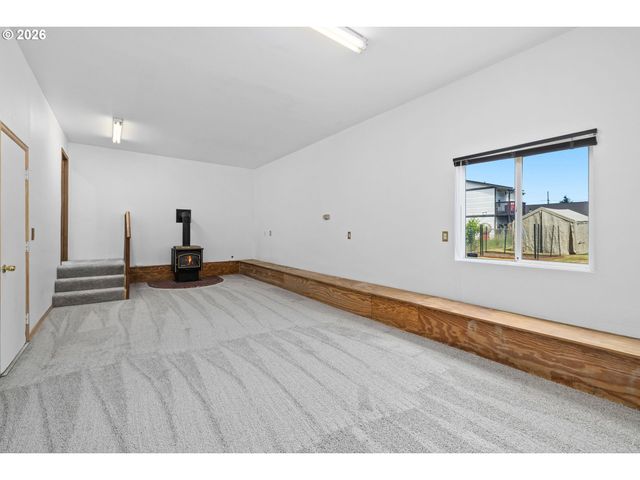 12037 Se RAYMOND St, Portland, OR 97266