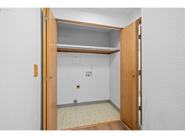 12037 Se RAYMOND St, Portland, OR 97266