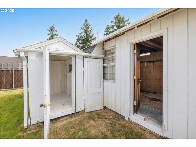 12037 Se RAYMOND St, Portland, OR 97266