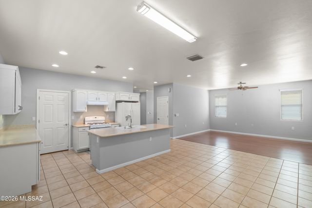 10134 S Azure Surrey Drive, Vail, AZ 85641