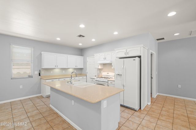 10134 S Azure Surrey Drive, Vail, AZ 85641