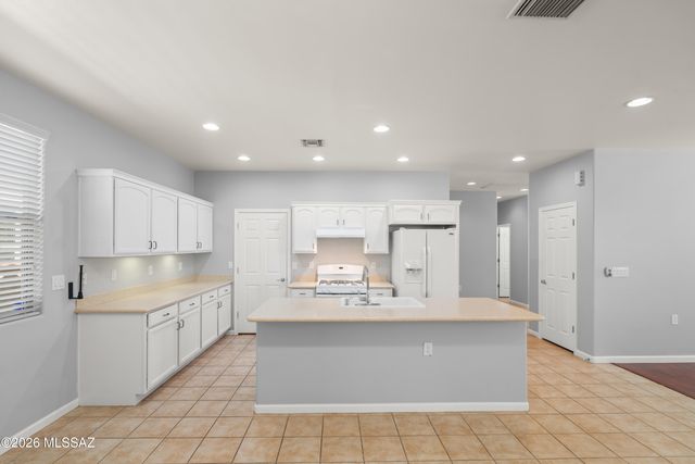 10134 S Azure Surrey Drive, Vail, AZ 85641