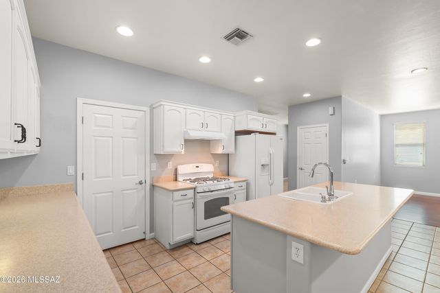 10134 S Azure Surrey Drive, Vail, AZ 85641