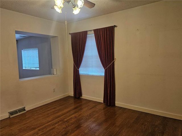 7201 N Holmes Street, Gladstone, MO 64118