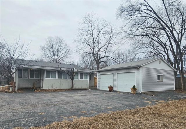 7201 N Holmes Street, Gladstone, MO 64118