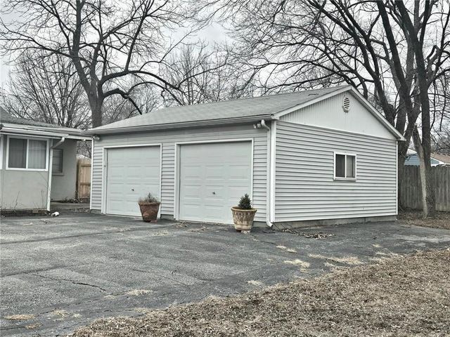 7201 N Holmes Street, Gladstone, MO 64118