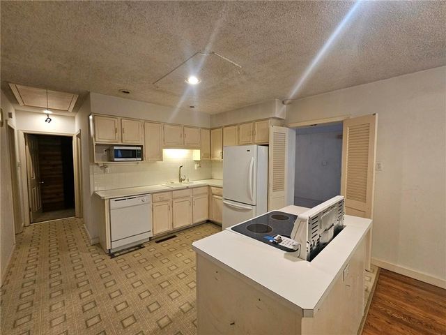 7201 N Holmes Street, Gladstone, MO 64118