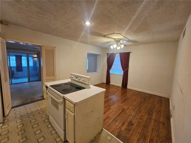 7201 N Holmes Street, Gladstone, MO 64118