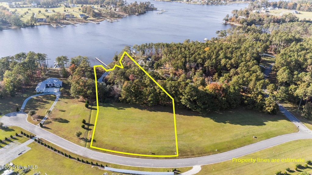 572 Dawson Creek Boulevard, Oriental, NC 28571