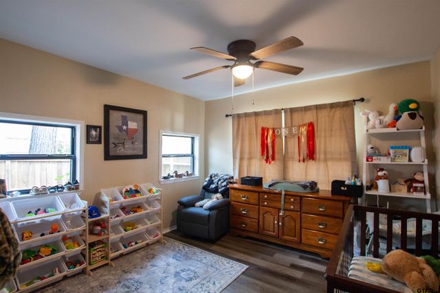 524 W Buchanan St, Mineola, TX 75773