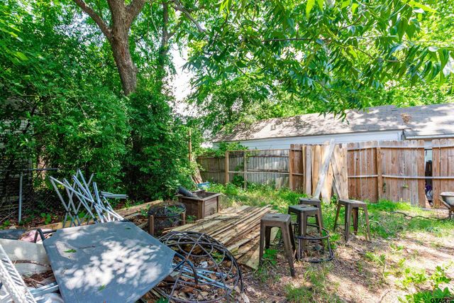524 W Buchanan St, Mineola, TX 75773