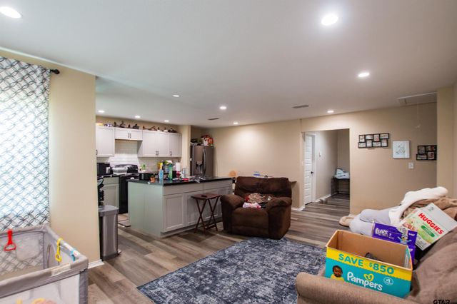 524 W Buchanan St, Mineola, TX 75773