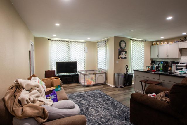 524 W Buchanan St, Mineola, TX 75773